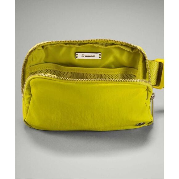 NWT Lululemon Everywhere Belt Bag Neon Green - Picture 3 of 8